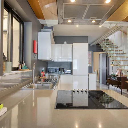 Contemporary Duplex By The Апартаменты *